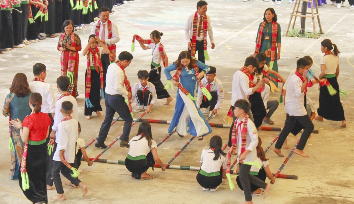 yen bai De hanh phuc, nguoi dan phai hai long ve nhieu mat hinh anh 1