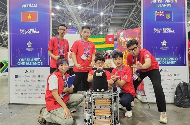 vietnamese students win gold medal at world s largest robotic competition picture 1