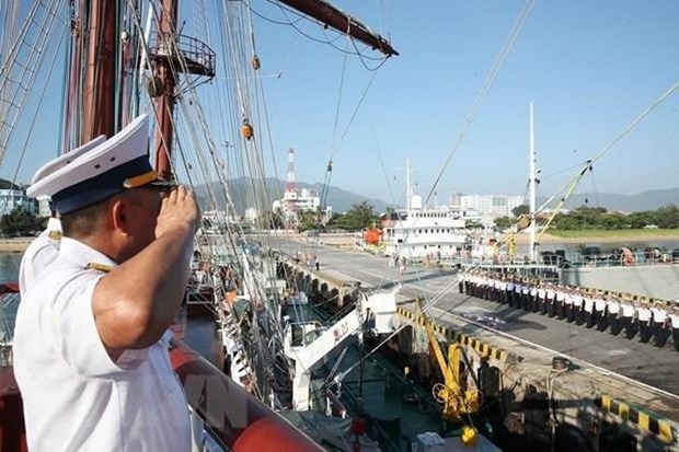 sailing ship 286-le quy don on way to singapore for friendly visit picture 1