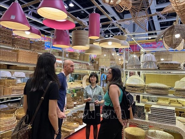 B.Duck appeared at the 31st Shenzhen Gift Fair and attracted wide attention  | News | B.Duck Official Website | B.Duck Consumer products and household  items | B.Duck Semk Intl Ltd.