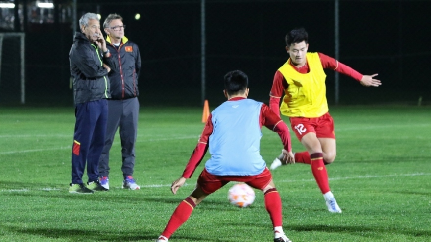 vietnamese players practice hard ahead of fida days friendly in rok picture 1