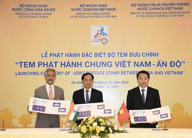 joint postage stamp collection between india and vietnam issued picture 1