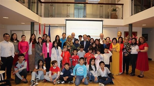 vietnamese language class opens in netherlands picture 1