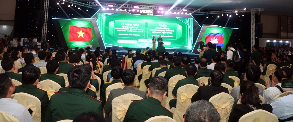 Khai mạc Hội chợ triển lãm sản phẩm kinh tế - quốc phòng Việt Nam-Campuchia 2023