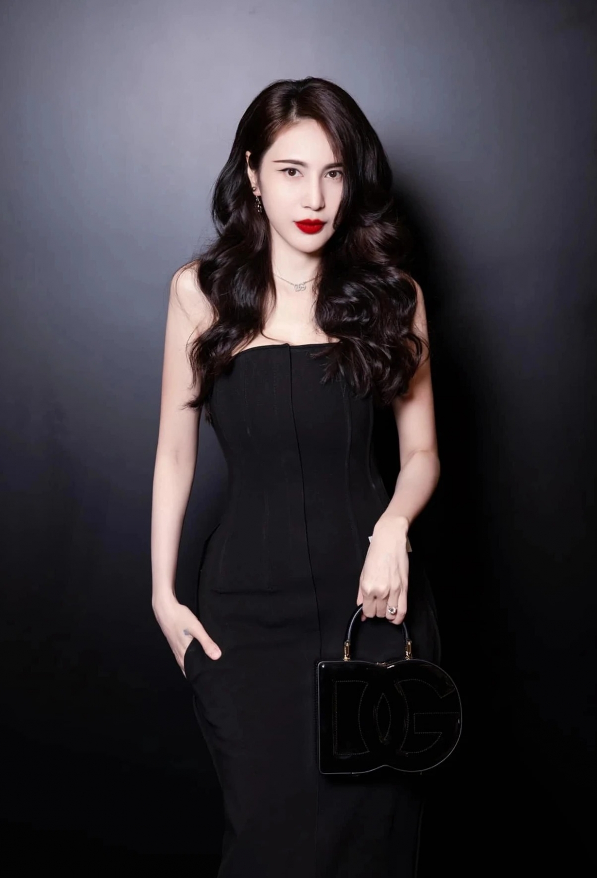 chuyen showbiz thuy tien len tieng khi bi mia mai ban hang online hinh anh 1