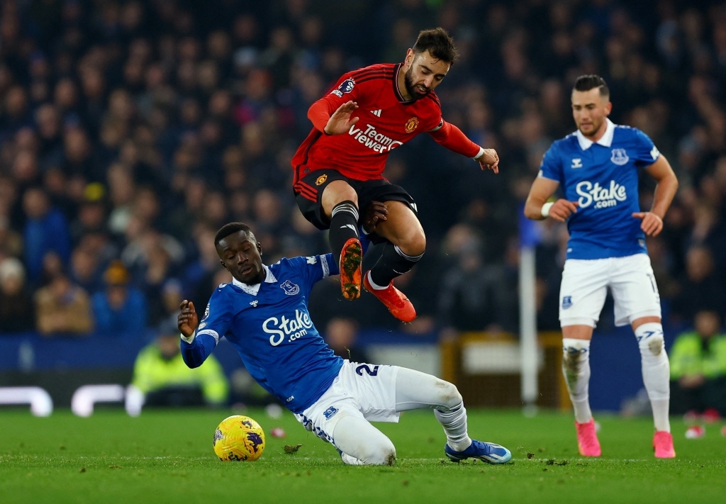 garnacho lập siêu phẩm xe đạp chổng ngược, mu thắng 3 sao trên sân everton hình ảnh 20 garnacho lap sieu pham xe dap chong nguoc, mu thang 3 sao tren san everton hinh anh 20