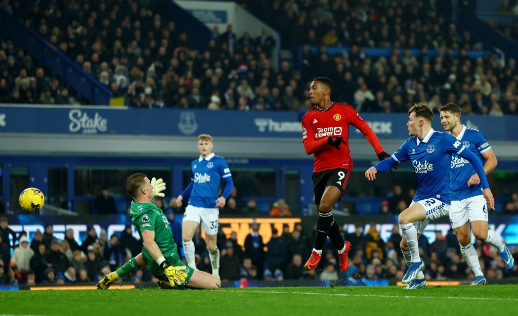 garnacho lập siêu phẩm xe đạp chổng ngược, mu thắng 3 sao trên sân everton hình ảnh 18 garnacho lap sieu pham xe dap chong nguoc, mu thang 3 sao tren san everton hinh anh 18