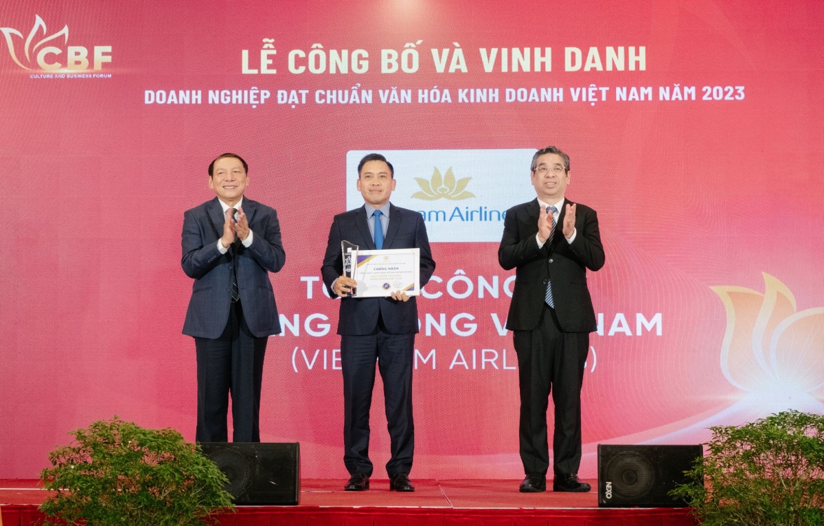 vietnam airlines duoc vinh danh doanh nghiep dat chuan van hoa kinh doanh 2023 hinh anh 1