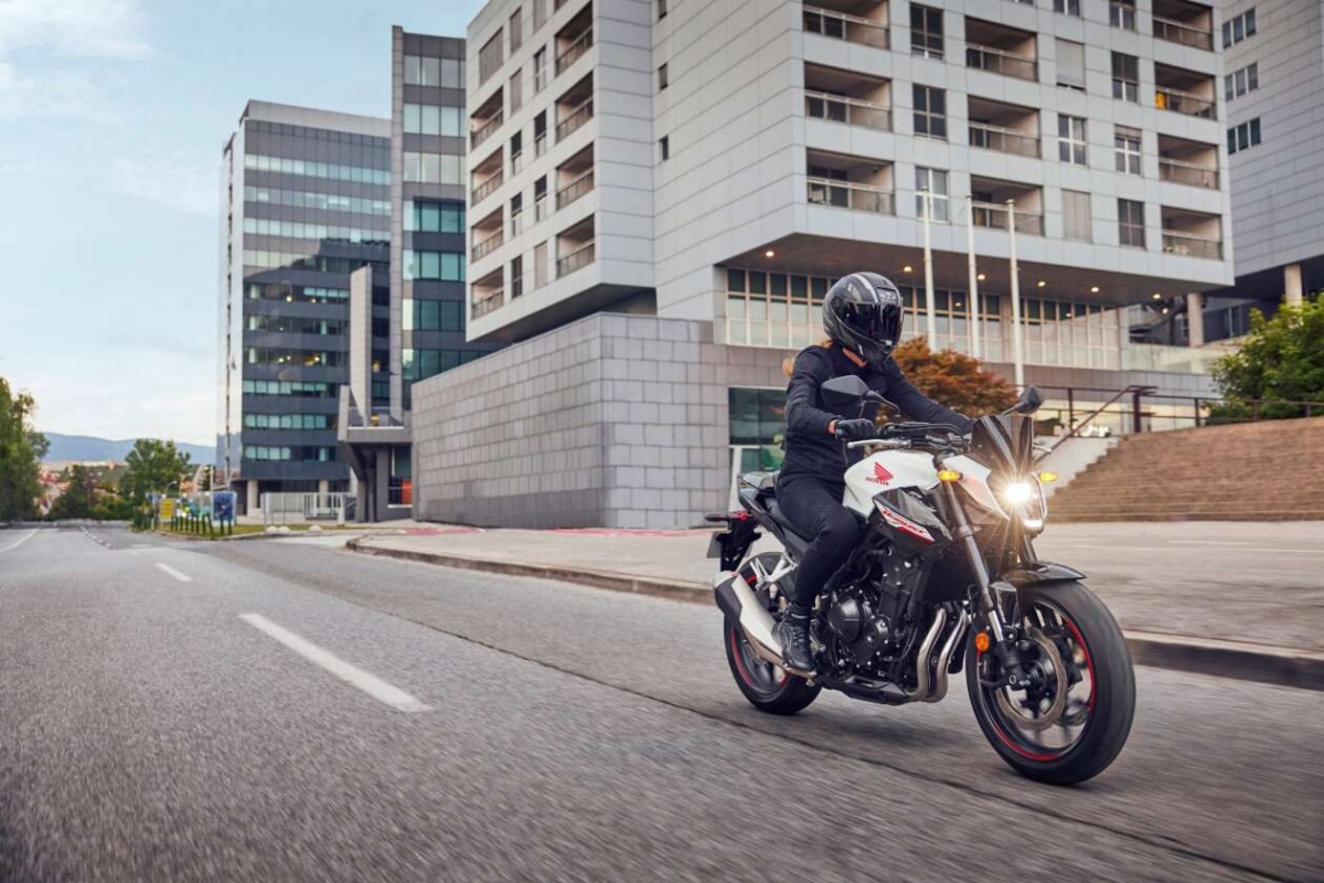 Khám phá hình ảnh mẫu xe Honda CB500 Hornet 2024 sắp ra mắt