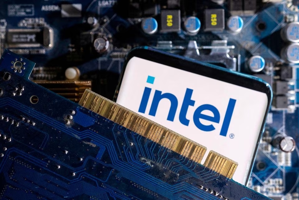 intel pledges to expand investment in vietnam picture 1