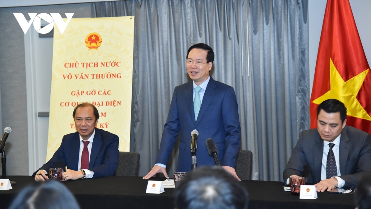 state president meets officials of vietnamese representative agencies in us picture 2