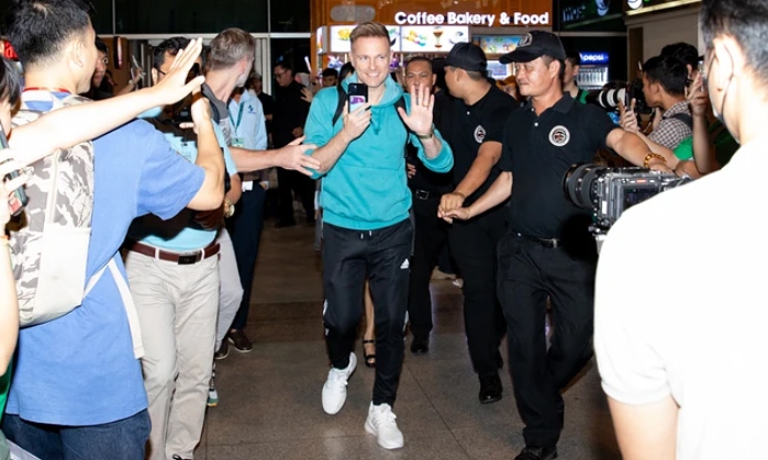 westlife band warmly welcomed for second return to vietnam picture 1
