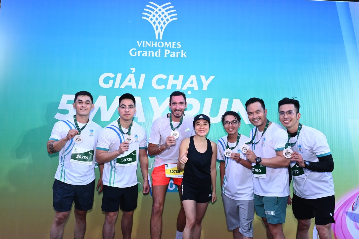 hang nghin runners chinh phuc duong chay 5way run - ways to grand park hinh anh 4