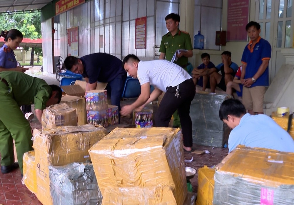 Đánh sập đường dây mua bán trái phép hàng cấm quy mô lớn, thu giữ 3,5 tấn pháo