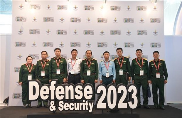 visitors impressed by vietnam s display at defence security show picture 1