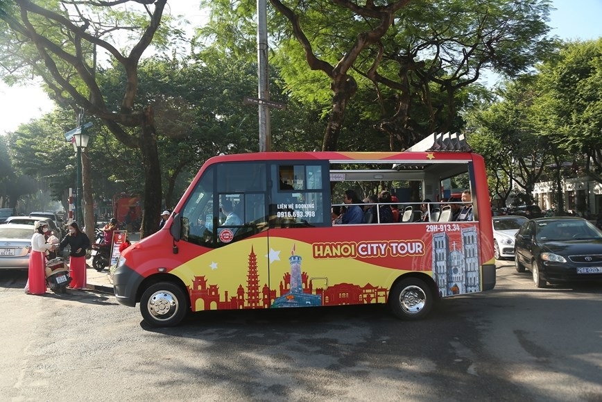 Hanoi launches convertible single-decker bus route