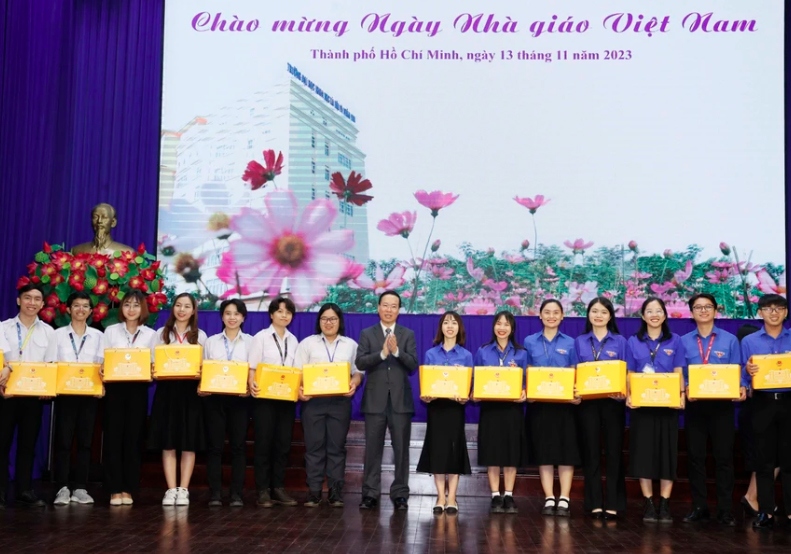 chu tich nuoc chuc mung ngay nha giao viet nam tai Dai hoc quoc gia tp.hcm hinh anh 3