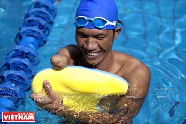 us holds swimming master class for vietnamese coaches and disabled athletes picture 1 us holds swimming master class for vietnamese coaches and disabled athletes picture 1