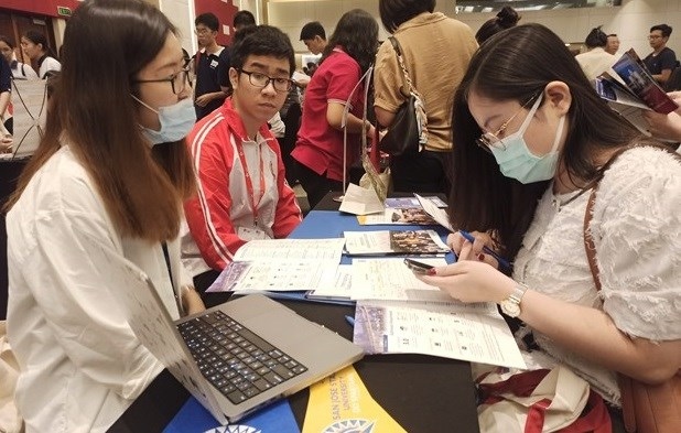 about 40,000 vietnamese go abroad to study each year moet picture 1