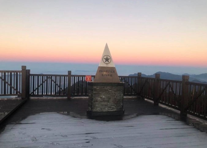 Fansipan peak covered in frost as temperatures plunge to zero