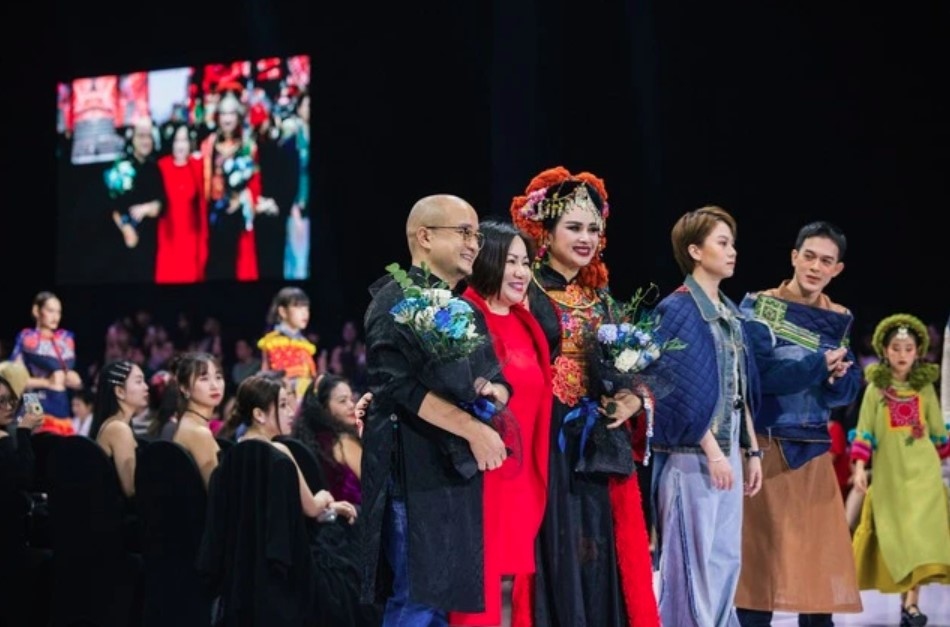 three young designers open vietnam international fashion week 2023 picture 8