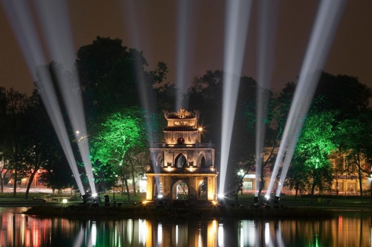hanoi s night tourism products debut picture 2