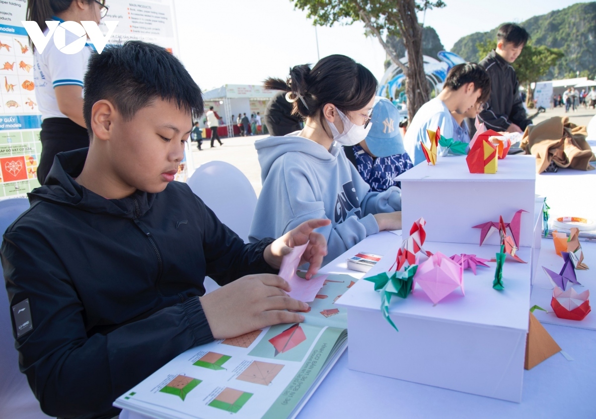 The exhibition features interesting cultural activities such as Origami paper folding and mask decoration.