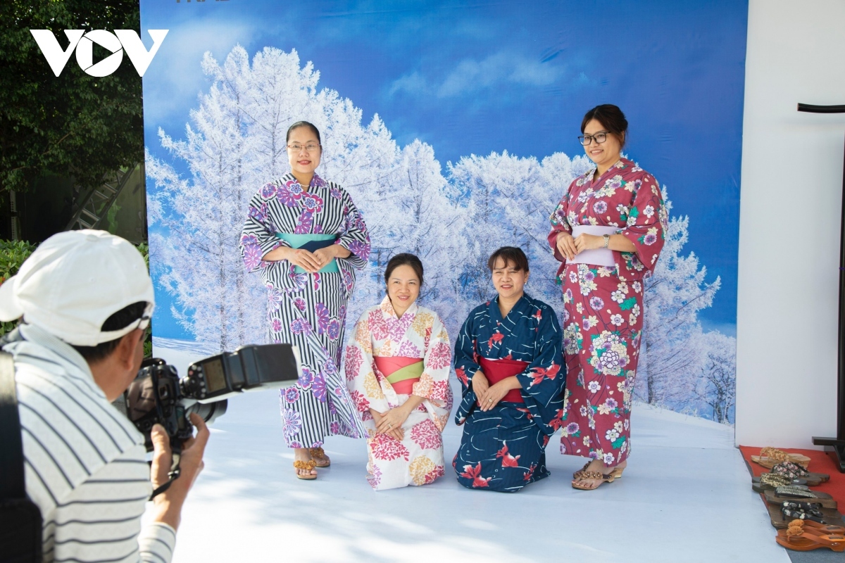 Visitors try on the traditional Japanese outfit Kimono.