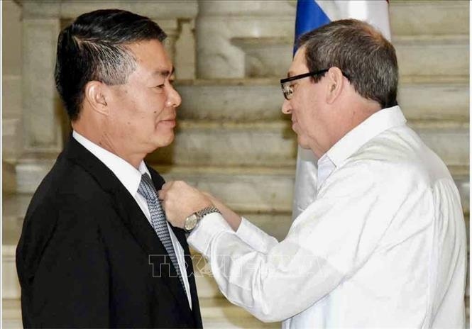 vietnamese ambassador honoured with cuban friendship medal picture 1