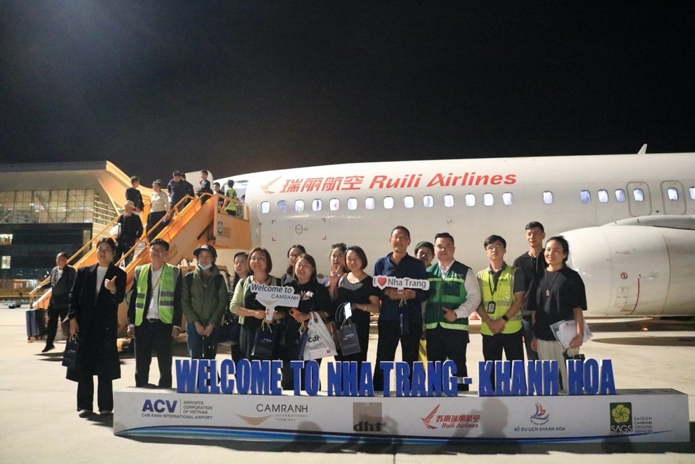 direct air service between yunnan and khanh hoa launched picture 1