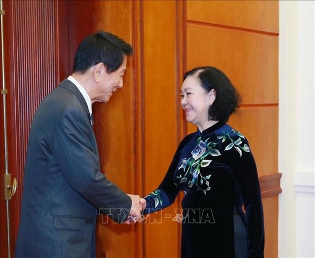 party official hosts former special ambassador for vietnam-japan picture 1