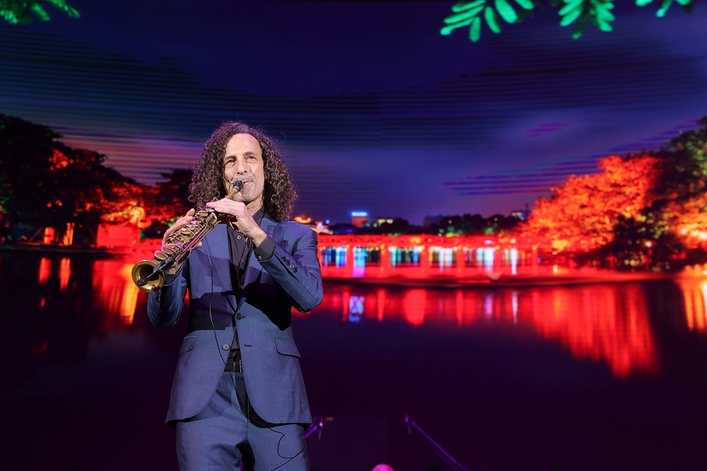 kenny g enchants audience of over 4,000 in hanoi picture 1