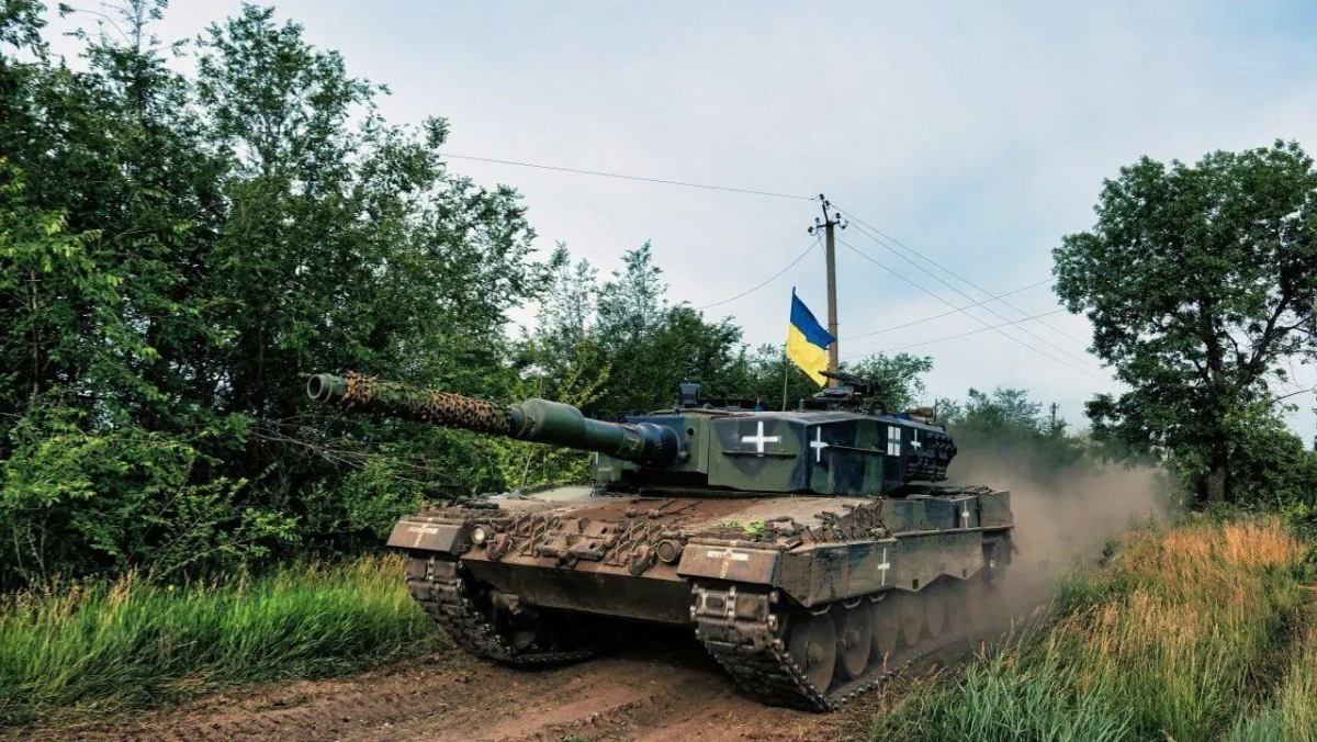 ukraine tai trien khai xe tang leopard 2 de cuu van tinh the o donetsk hinh anh 1