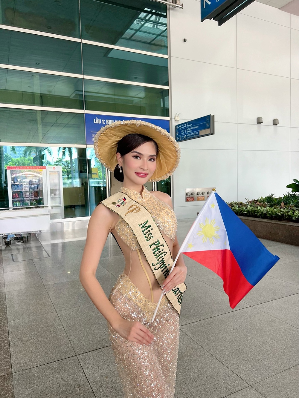 dan thi sinh miss earth 2023 dien ao dai khi den viet nam hinh anh 2