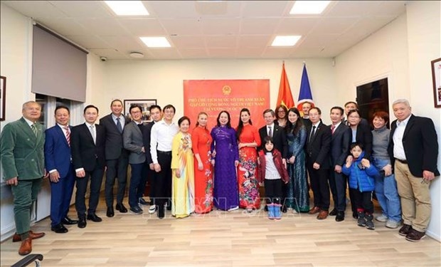 vice president meets representatives of vietnamese community in norway picture 1