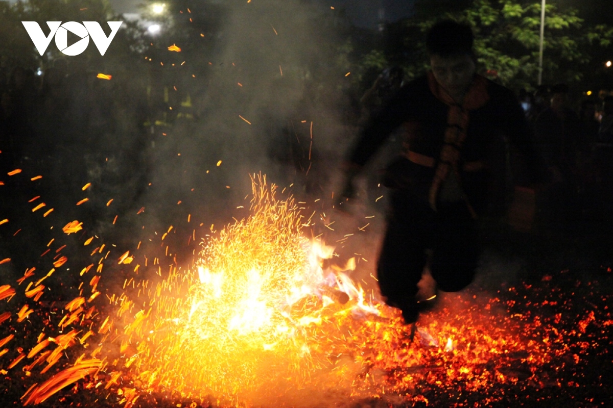 pa then fire-jumping ceremony highlights ethnic festival picture 8