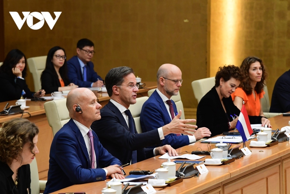 pm chinh hosts welcome ceremony for dutch counterpart picture 12
