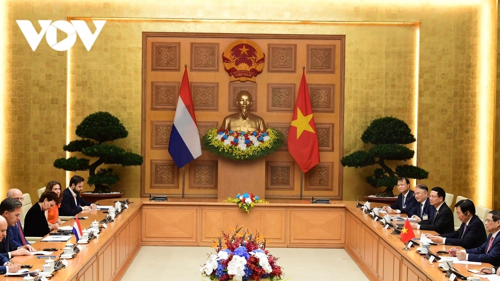 pm chinh hosts welcome ceremony for dutch counterpart picture 13