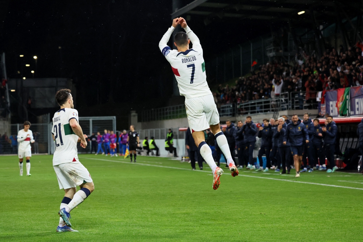 ronaldo ghi ban, bo Dao nha noi dai mach toan thang o vong loai euro 2024 hinh anh 3