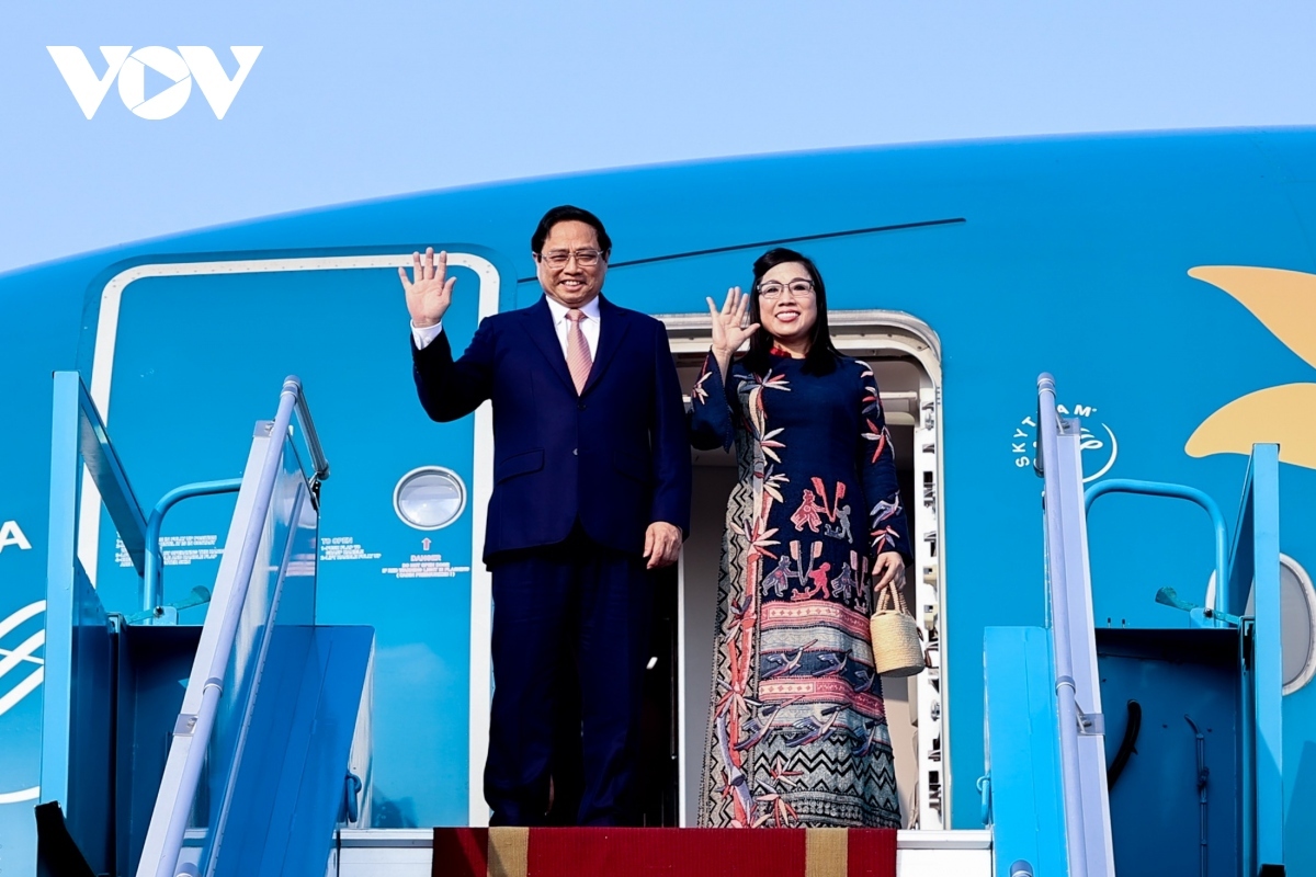 pm chinh leaves hanoi for cop28 and official visit to turkey picture 1