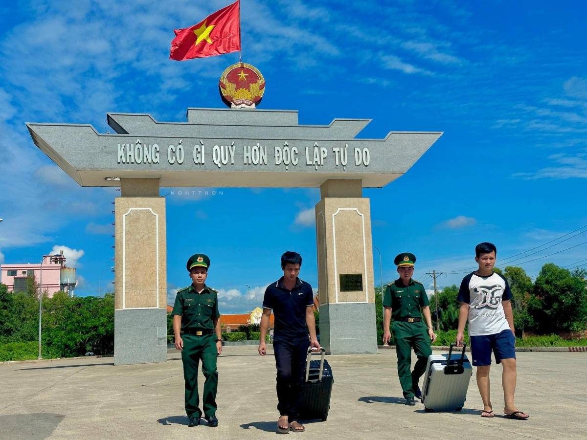 giai cuu thanh cong 2 cong dan viet nam bi lua ban sang campuchia hinh anh 1 giai cuu thanh cong 2 cong dan viet nam bi lua ban sang campuchia hinh anh 1