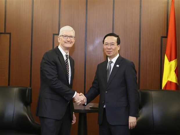 vietnamese president meets with leaders of boeing, apple picture 2