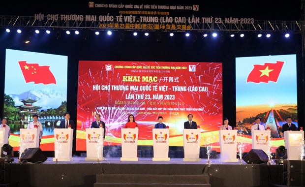 lao cai hosts 23rd vietnam - china international trade fair picture 1