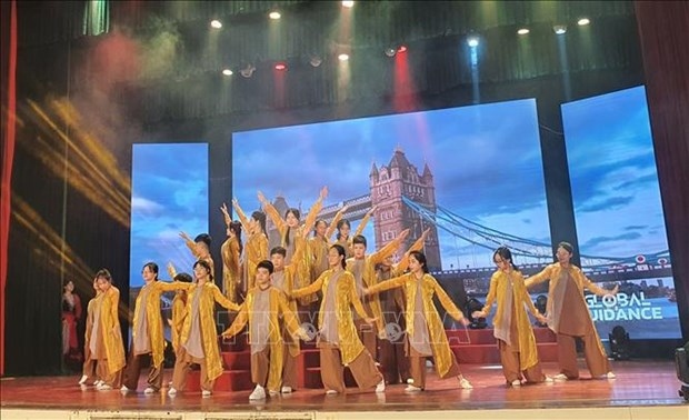 vietnam-uk ties shine at friendship dance festival picture 1