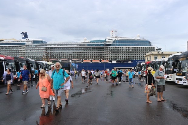 luxury cruise ship brings 3,000 tourists to central localities picture 1
