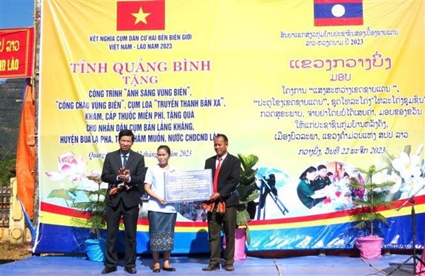 vietnamese, lao provinces tighten special solidarity picture 1