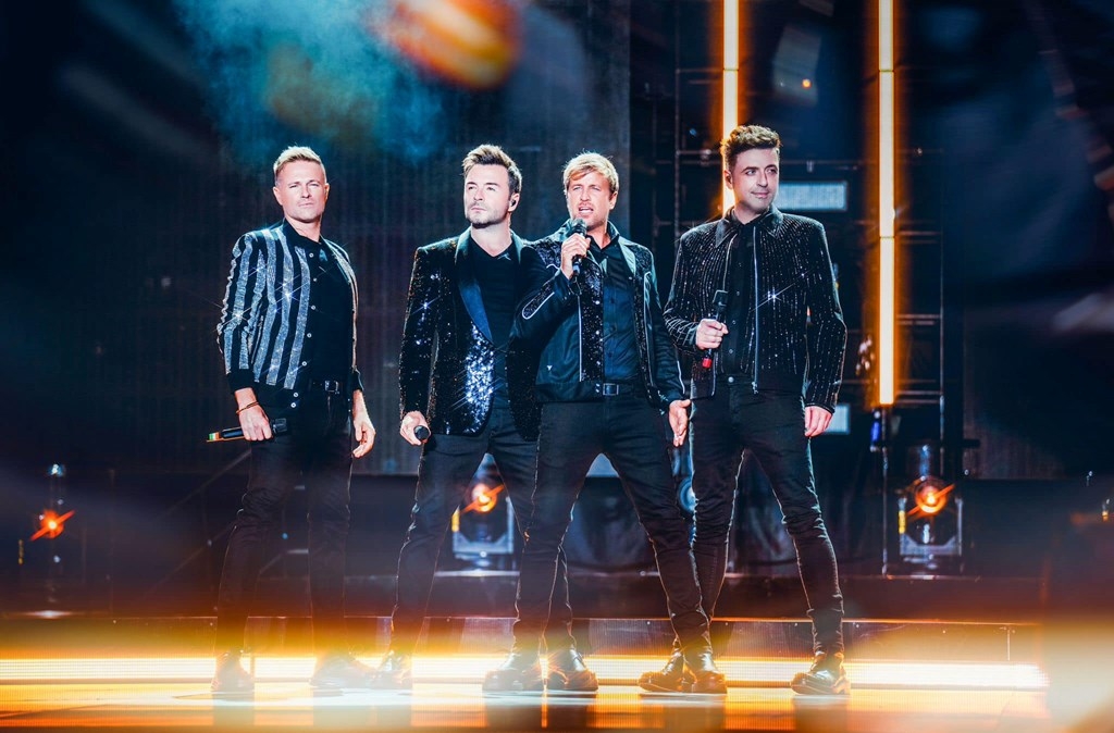 15,000 Vietnamese fans flock to watch Westlife on tour