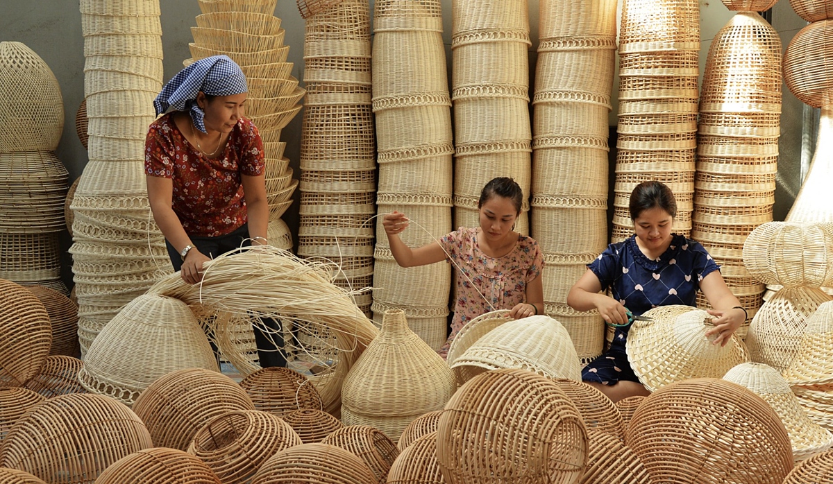 Rattan, bamboo, sedge, and carpet exports hit nearly US$600 million in ten months