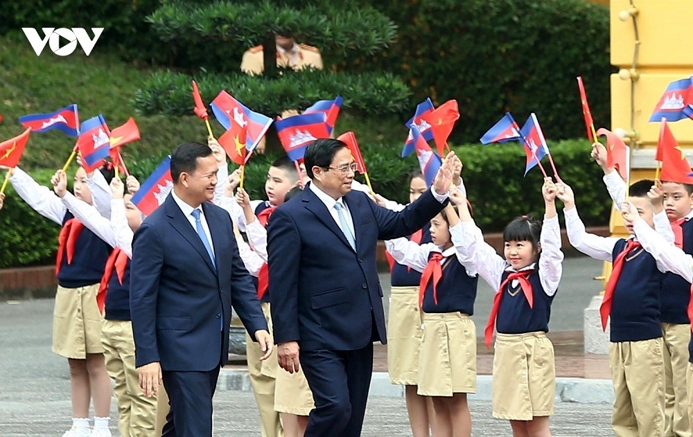 cambodian pm hun manet warmly welcomed in hanoi on his first vietnam visit picture 1