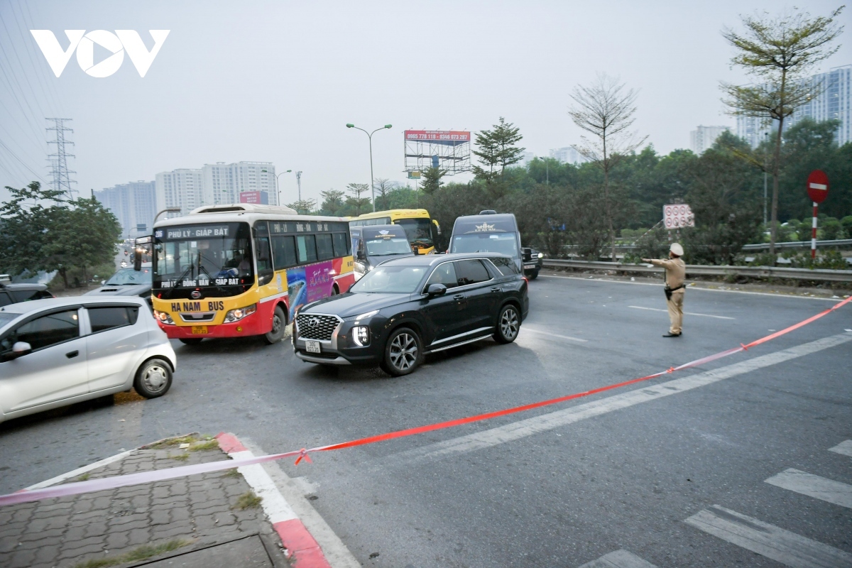 hanoi arteries go haywire as residents flock to home town for new year holiday picture 12 hanoi arteries go haywire as residents flock to home town for new year holiday picture 12